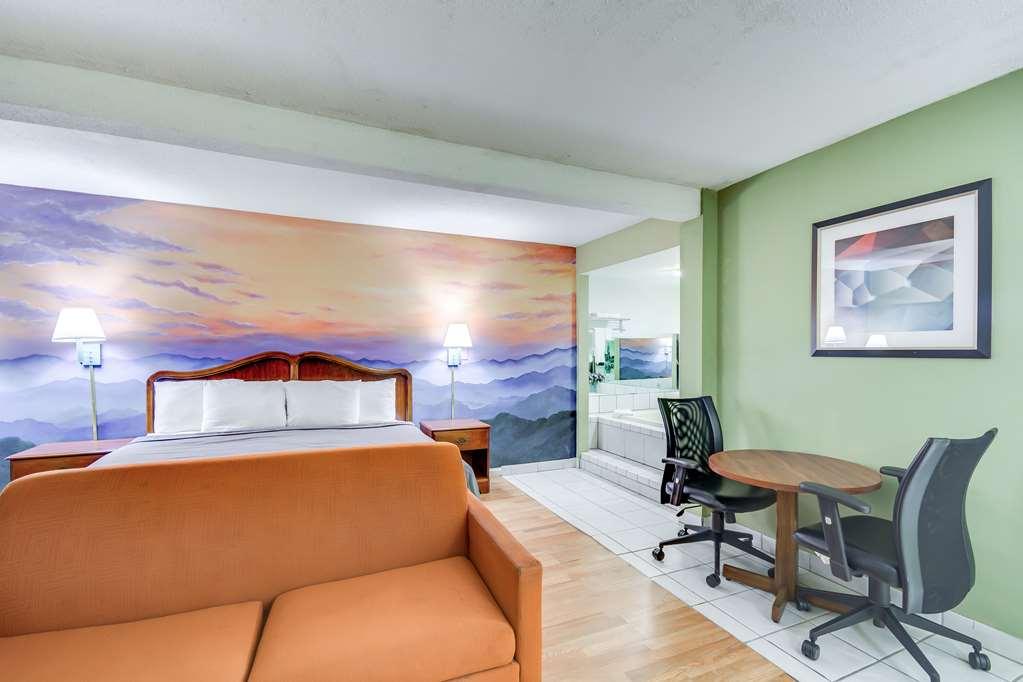 Knights Inn Berea Room photo
