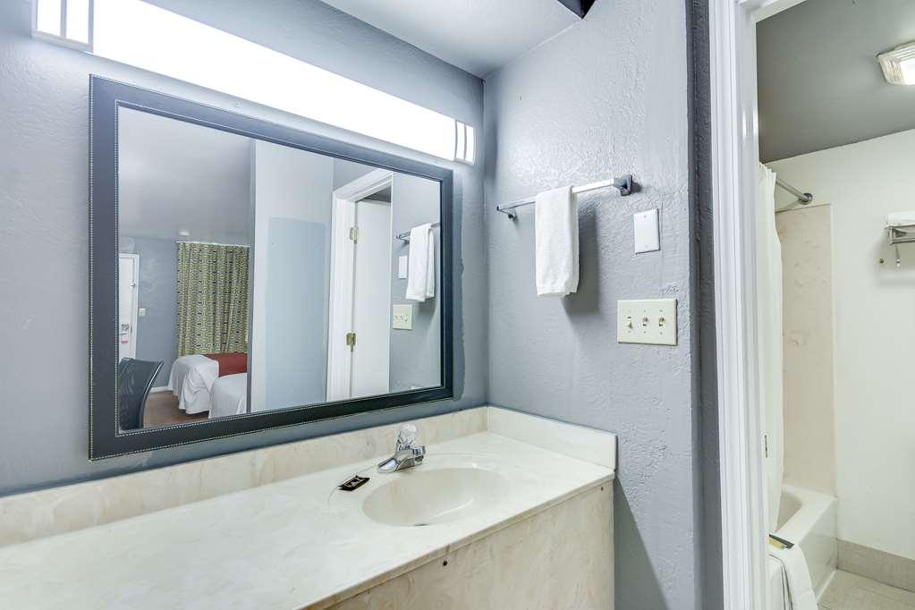 Knights Inn Berea Room photo